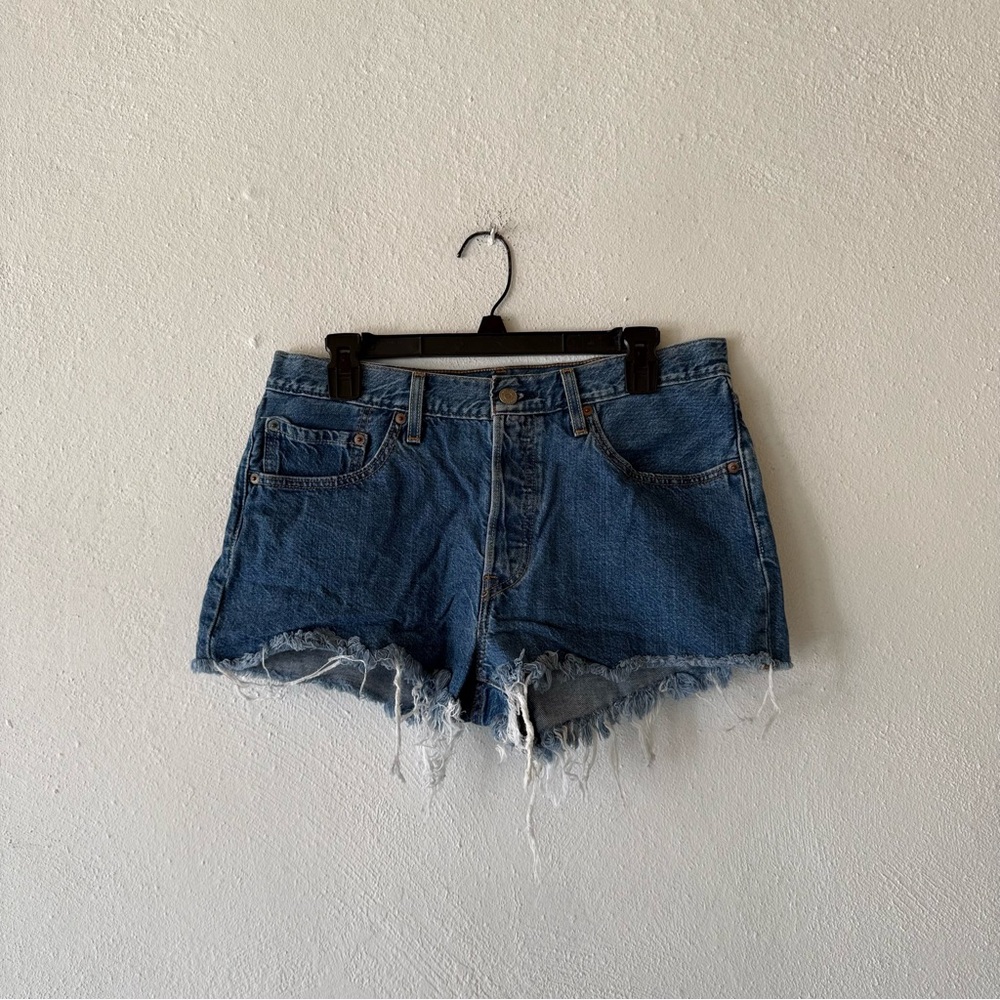 Levis 501 Womens Size W30 Blue Cut Off Denim Shorts Button Fly - Picture 15 of 16